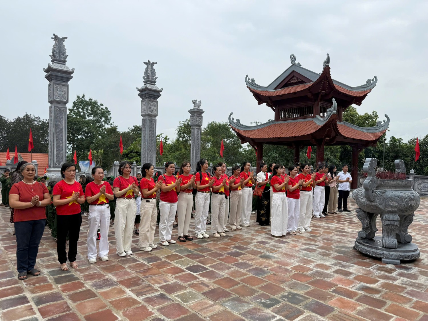 TRƯỜNG MẦM NON SƠN CA PHƯỜNG ĐIỆN BIÊN PHỦ TỔ CHỨC CHO TRẺ MẪU GIÁO THAM QUAN, DÃ NGOẠI TẠI KHU DI TÍCH LỊCH SỬ ĐỒI A1 VÀ ĐỀN THỜ BÁC HỒ